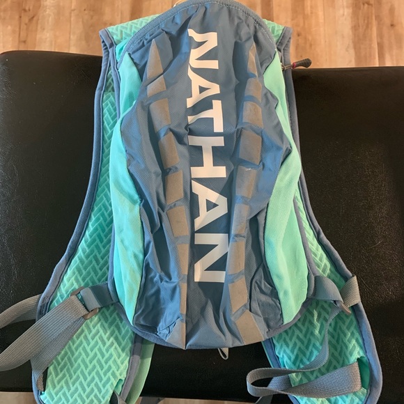 nathan fireball hydration pack